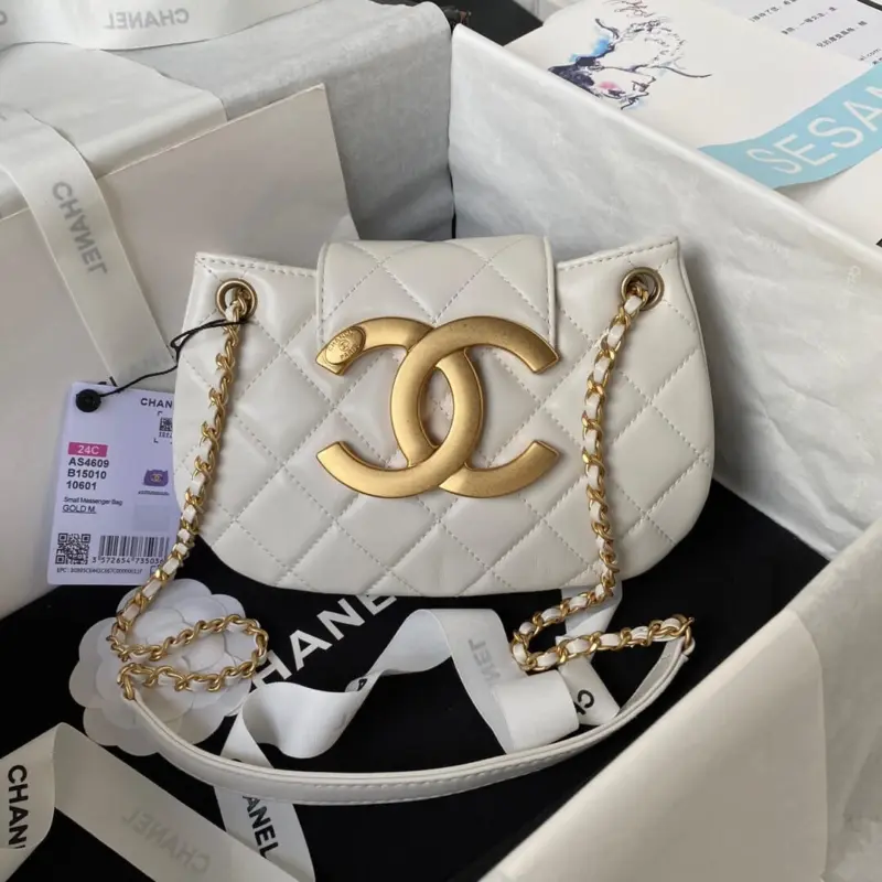 24C-Classic-Quilted-Lambskin-Small-Messenger-Flap-Bag-AS4609-White-24C-Classic-Quilted-Lambskin-Small-Messenger-Flap-Bag-AS4609-White-1.webp