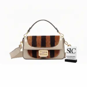 Baguette Shoulder Bag in Patent Leather and Soft Sheepskin 8BR600