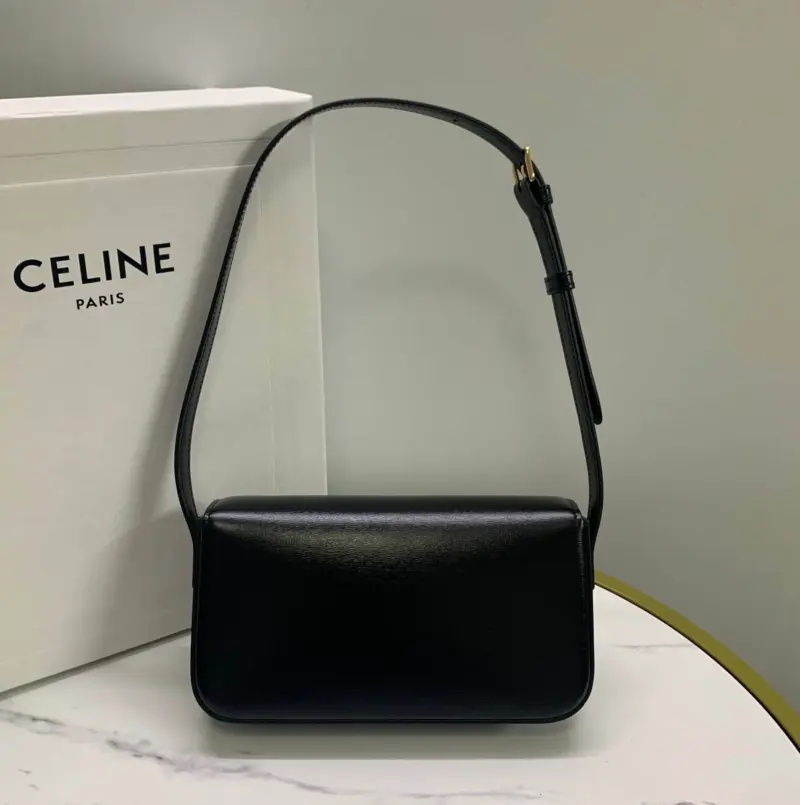 Classic-Flap-Shoulder-Bag-in-Shiny-Calfskin-Leather-194143-Black-Classic-Flap-Shoulder-Bag-in-Shiny-Calfskin-Leather-194143-Black-5.webp