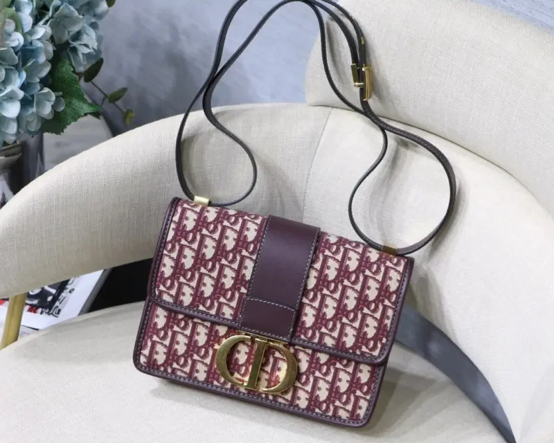 Classic-Jacquard-Oblique-30-Montaigne-Flap-Shoulder-Bag-M9203-Burgundy-Classic-Jacquard-Oblique-30-Montaigne-Flap-Shoulder-Bag-M9203-Burgundy-2.webp