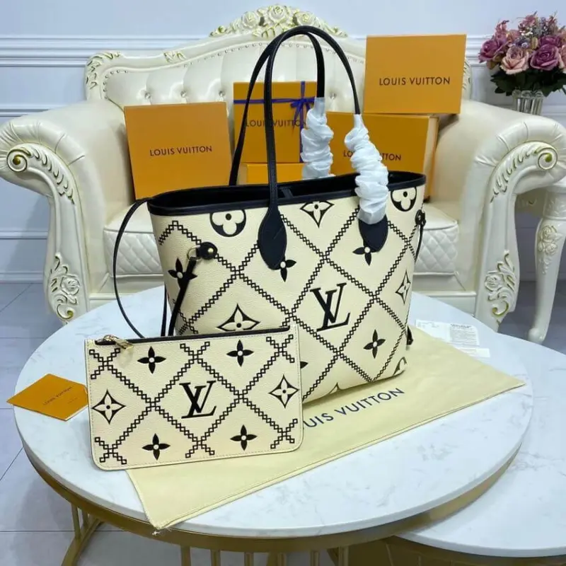 Classic-Monogram-Print-Neverfull-MM-Shoulder-Tote-Bag-M46039-M46040-Creme-Classic-Monogram-Print-Neverfull-MM-Shoulder-Tote-Bag-M46039-M46040-Creme-5.webp