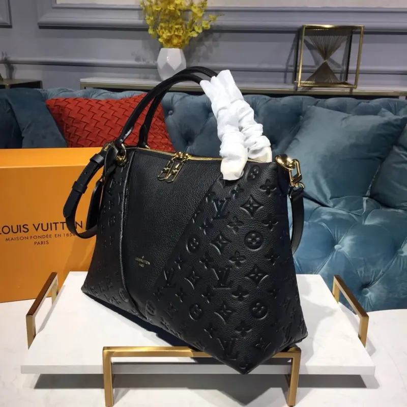 Classic-Monogram-Print-V-Tote-MM-Shoulder-Bag-M44422-M44397-M44421-Black-Classic-Monogram-Print-V-Tote-MM-Shoulder-Bag-M44422-M44397-M44421-Black-3.webp