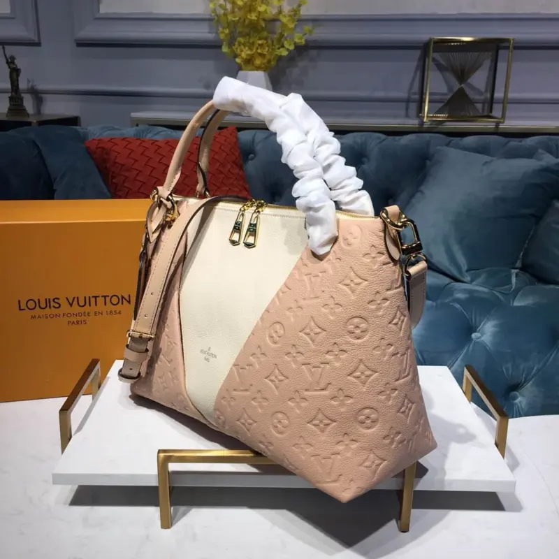 Classic-Monogram-Print-V-Tote-MM-Shoulder-Bag-M44422-M44397-M44421-Creme-Classic-Monogram-Print-V-Tote-MM-Shoulder-Bag-M44422-M44397-M44421-Creme-3.webp