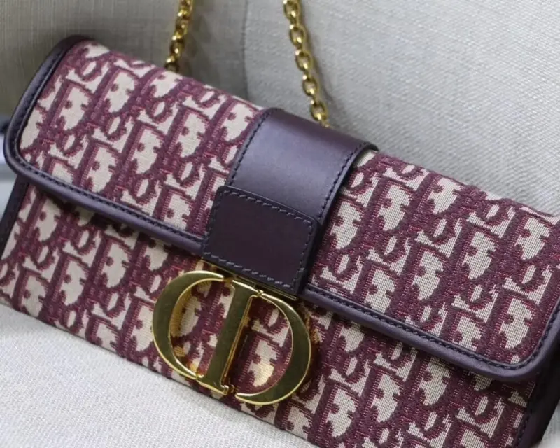 Classic-Oblique-Jacquard-Canvas-30-Montaigne-Clutch-Bag-M9206-Burgundy-Classic-Oblique-Jacquard-Canvas-30-Montaigne-Clutch-Bag-M9206-Burgundy-1.webp