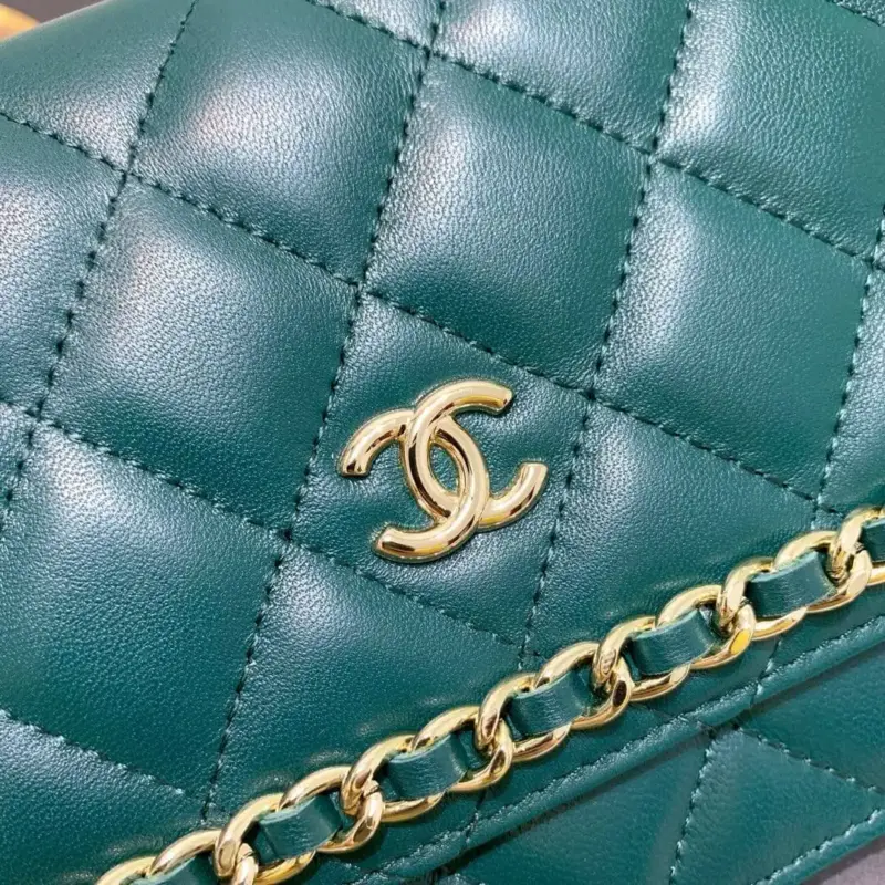 Classic-Quilted-Lambskin-Leather-Flap-Chain-Shoulder-Bag-86058-Green-Classic-Quilted-Lambskin-Leather-Flap-Chain-Shoulder-Bag-86058-Green-3.webp