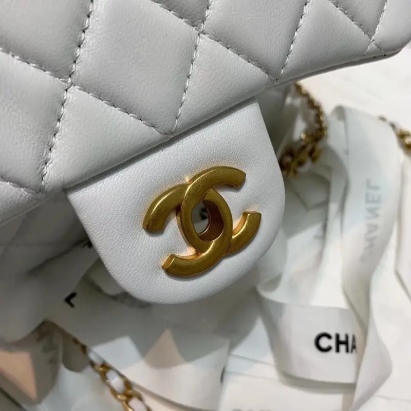 Classic-Quilted-Lambskin-Leather-Flap-Shoulder-Bag-AS1786-White-Classic-Quilted-Lambskin-Leather-Flap-Shoulder-Bag-AS1786-White-3.webp