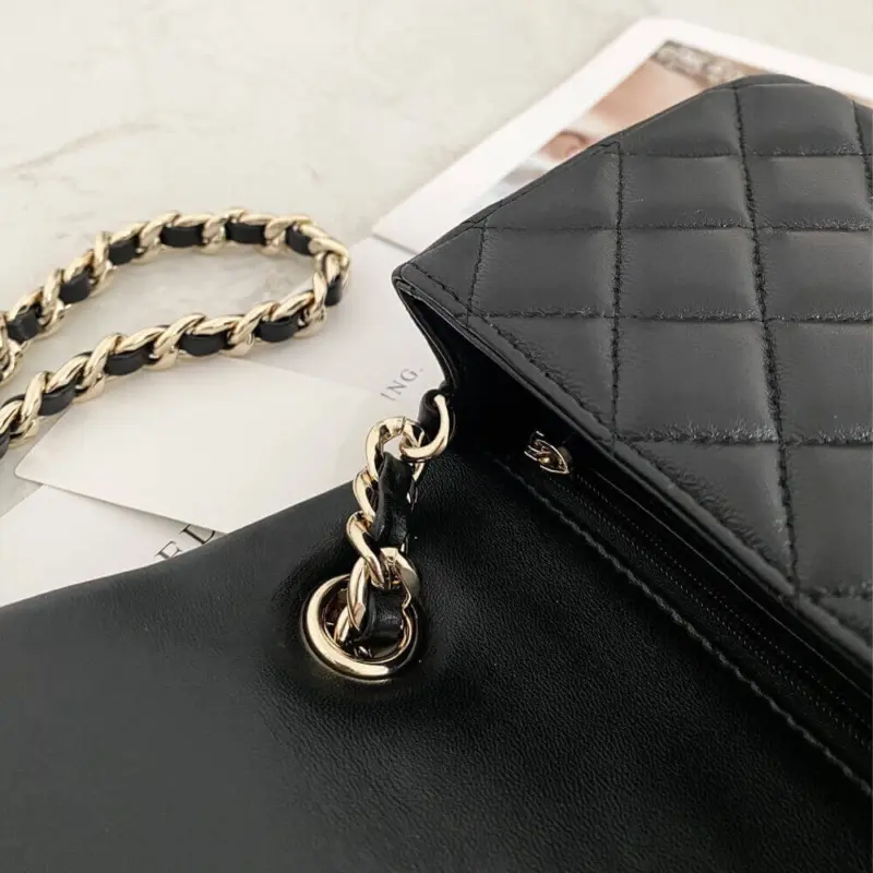 Classic-Quilted-Lambskin-Leather-Shoulder-Flap-Bag-AS2326-Black-Classic-Quilted-Lambskin-Leather-Shoulder-Flap-Bag-AS2326-Black-3.webp