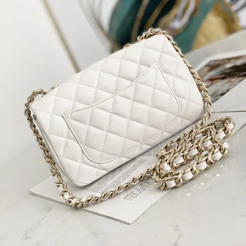 Classic-Quilted-Lambskin-Leather-Shoulder-Flap-Bag-AS2326-White-Classic-Quilted-Lambskin-Leather-Shoulder-Flap-Bag-AS2326-White-3.webp