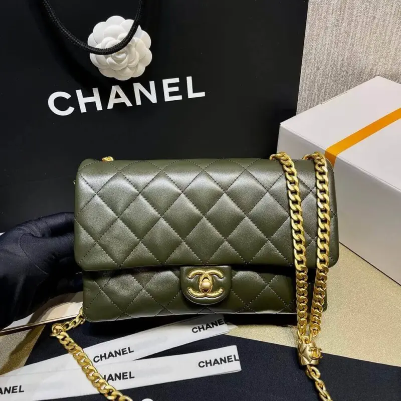 Classic-Quilted-Lambskin-Leather-Shoulder-Flap-Bag-AS3609-Green-Classic-Quilted-Lambskin-Leather-Shoulder-Flap-Bag-AS3609-Green-2.webp
