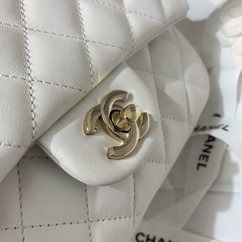 Classic-Quilted-Lambskin-Leather-Shoulder-Flap-Handbag-AS1430-White-Classic-Quilted-Lambskin-Leather-Shoulder-Flap-Handbag-AS1430-White-3.webp