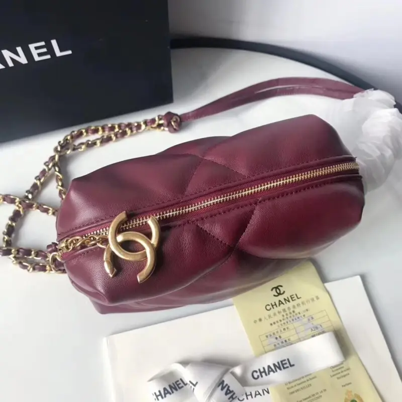 Classic-Quilted-Leather-Small-Top-Handle-Bowling-Bag-AS0781-Burgundy-Classic-Quilted-Leather-Small-Top-Handle-Bowling-Bag-AS0781-Burgundy-3.webp