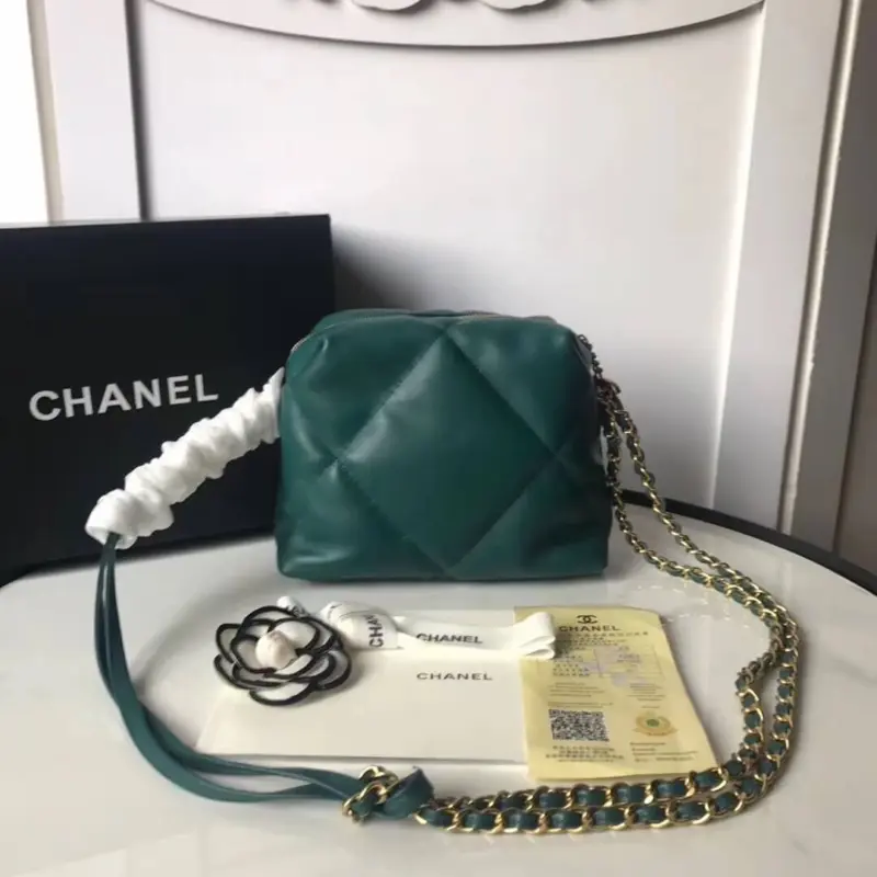 Classic-Quilted-Leather-Small-Top-Handle-Bowling-Bag-AS0781-Green-Classic-Quilted-Leather-Small-Top-Handle-Bowling-Bag-AS0781-Green-2.webp