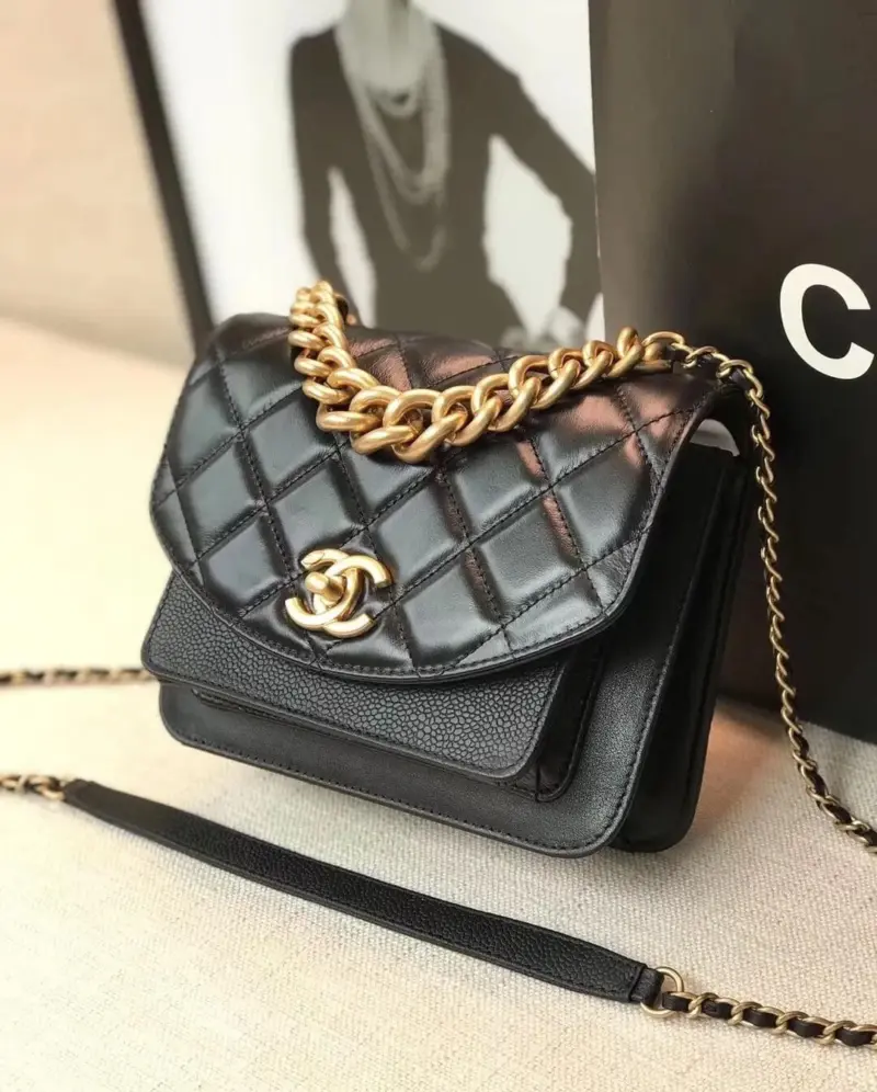 Classic-Quilted-Small-Flap-Shoulder-Bag-with-Chain-AS0784-Black-Classic-Quilted-Small-Flap-Shoulder-Bag-with-Chain-AS0784-Black-2.webp
