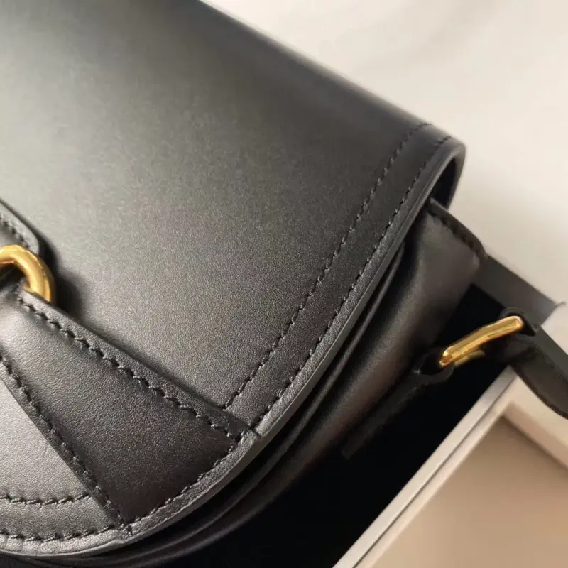 Classic-Small-Crecy-Crossbody-Bag-in-Natural-Calfskin-191363-Black-Classic-Small-Crecy-Crossbody-Bag-in-Natural-Calfskin-191363-Black-3.webp