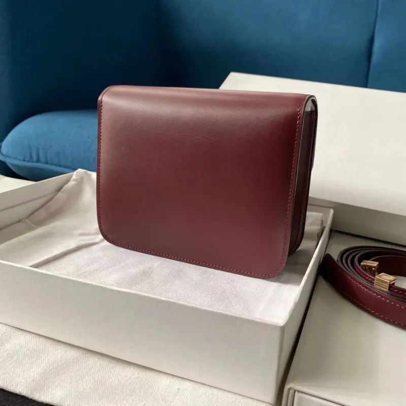Classic-Teen-Box-Style-Shoulder-Bag-in-Smooth-Calfskin-192523-Burgundy-Classic-Teen-Box-Style-Shoulder-Bag-in-Smooth-Calfskin-192523-Burgundy-3.webp