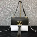 Classic-Vring-Medium-Shoulder-Bag-in-Smooth-Calfskin-0002-Black-Classic-Vring-Medium-Shoulder-Bag-in-Smooth-Calfskin-0002-Black-1.webp