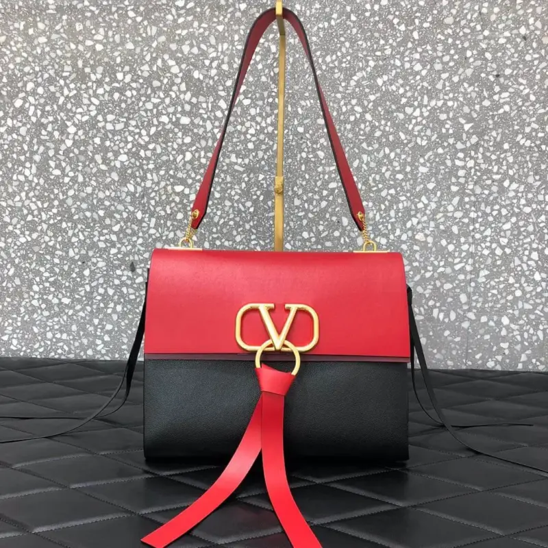 Classic-Vring-Medium-Shoulder-Bag-in-Smooth-Calfskin-0002-Red-Classic-Vring-Medium-Shoulder-Bag-in-Smooth-Calfskin-0002-Red-2.webp