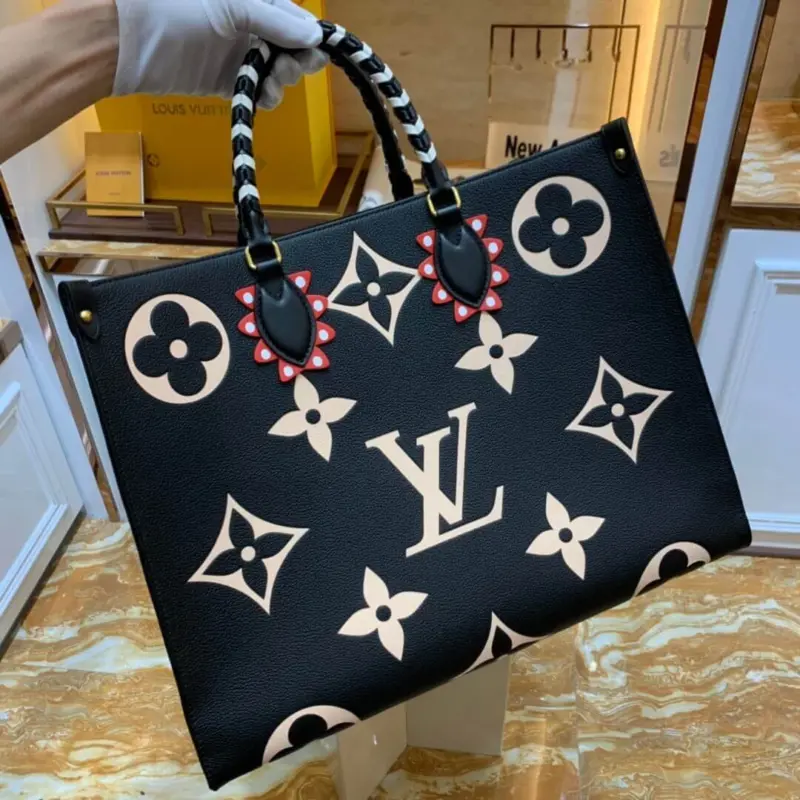 Crafty-Monogram-Print-Onthego-GM-Large-Tote-Bag-M45372-M45373-Black-Crafty-Monogram-Print-Onthego-GM-Large-Tote-Bag-M45372-M45373-Black-3.webp