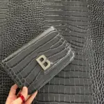 Croc-Embossed-B-Plaque-Wallet-on-a-Chain-Bag-Grey-Croc-Embossed-B-Plaque-Wallet-on-a-Chain-Bag-Grey-5.webp