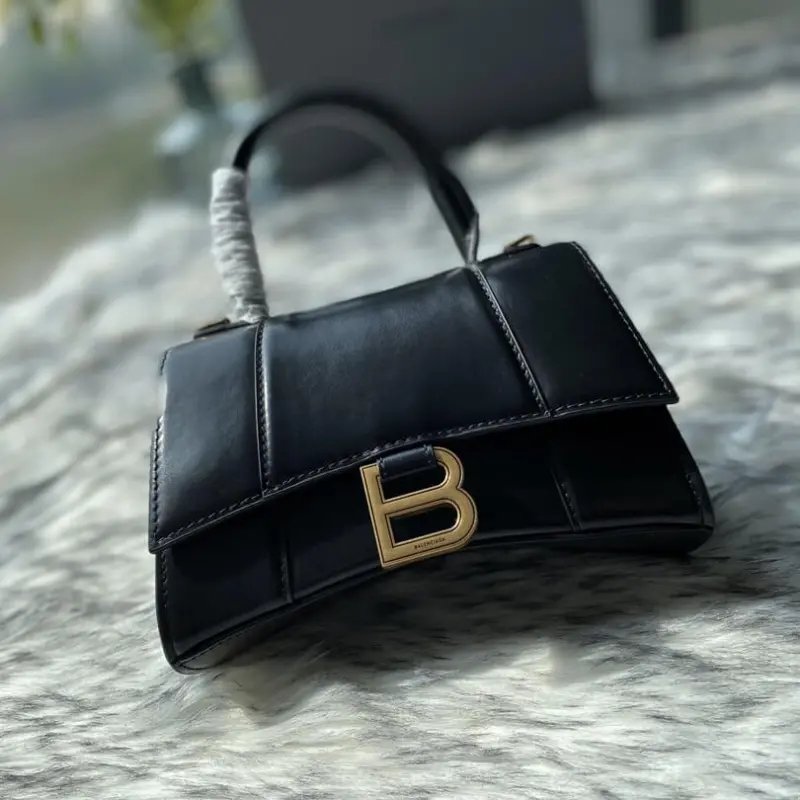 Curvy-Silhouette-Hourglass-XS-Top-Handle-Shiny-Calfskin-Tote-Black-Curvy-Silhouette-Hourglass-XS-Top-Handle-Shiny-Calfskin-Tote-Black-1.webp