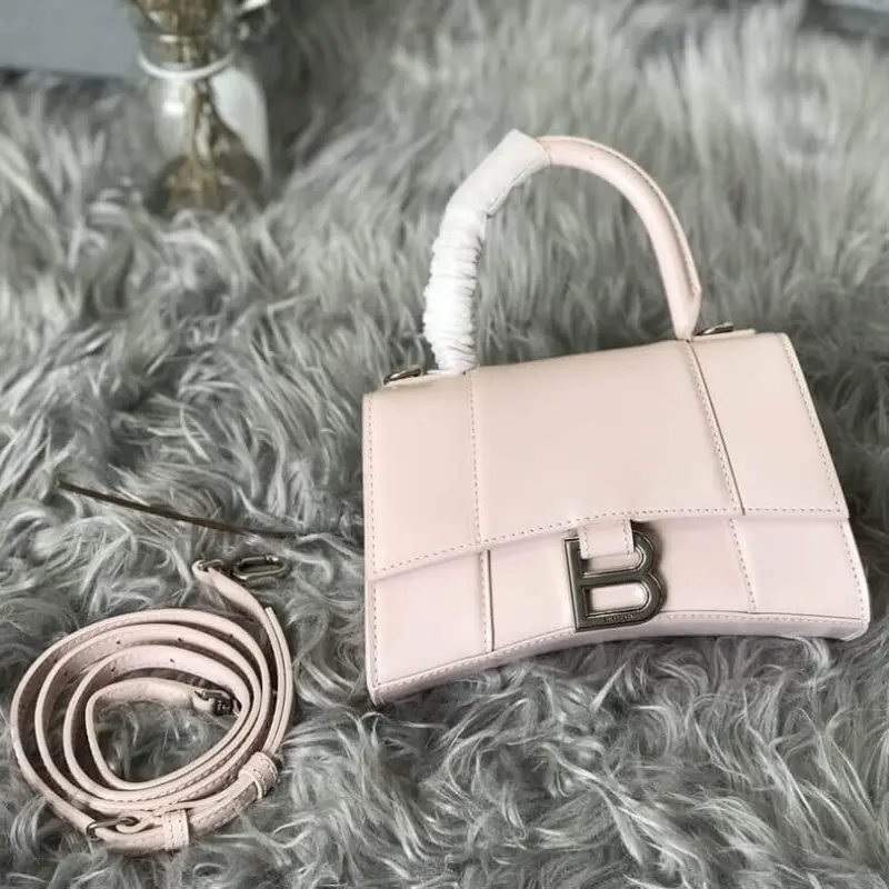Curvy-Silhouette-Hourglass-XS-Top-Handle-Shiny-Calfskin-Tote-Light-Pink-Curvy-Silhouette-Hourglass-XS-Top-Handle-Shiny-Calfskin-Tote-Light-Pink-1.webp