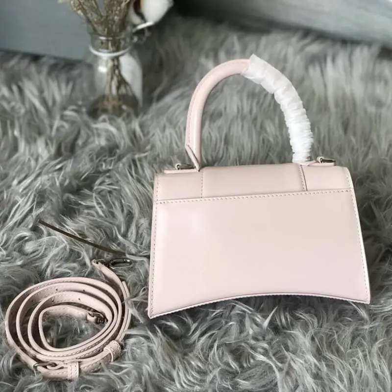 Curvy-Silhouette-Hourglass-XS-Top-Handle-Shiny-Calfskin-Tote-Light-Pink-Curvy-Silhouette-Hourglass-XS-Top-Handle-Shiny-Calfskin-Tote-Light-Pink-2.webp