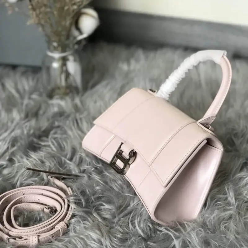 Curvy-Silhouette-Hourglass-XS-Top-Handle-Shiny-Calfskin-Tote-Light-Pink-Curvy-Silhouette-Hourglass-XS-Top-Handle-Shiny-Calfskin-Tote-Light-Pink-3.webp