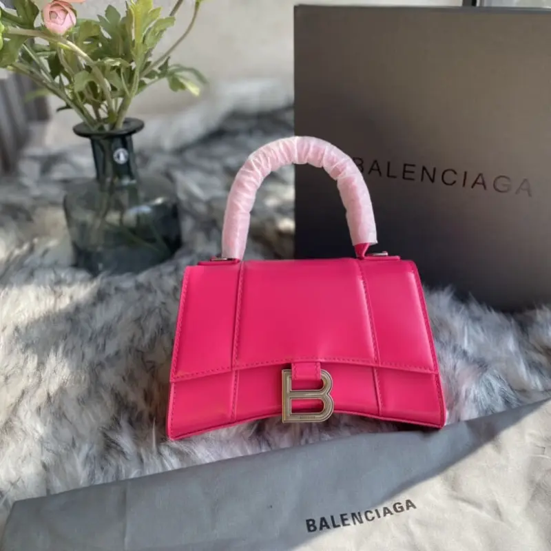 Curvy-Silhouette-Hourglass-XS-Top-Handle-Shiny-Calfskin-Tote-Rosy-Curvy-Silhouette-Hourglass-XS-Top-Handle-Shiny-Calfskin-Tote-Rosy-1.webp