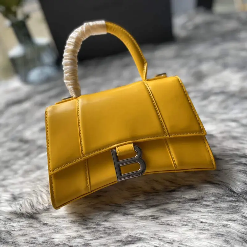 Curvy-Silhouette-Hourglass-XS-Top-Handle-Shiny-Calfskin-Tote-Yellow-Curvy-Silhouette-Hourglass-XS-Top-Handle-Shiny-Calfskin-Tote-Yellow-1.webp