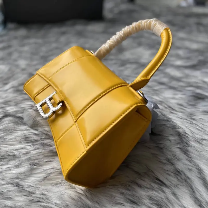 Curvy-Silhouette-Hourglass-XS-Top-Handle-Shiny-Calfskin-Tote-Yellow-Curvy-Silhouette-Hourglass-XS-Top-Handle-Shiny-Calfskin-Tote-Yellow-2.webp