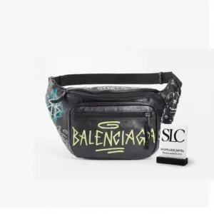 Graffiti Print Explorer Street Style Crossbody Waist Bag 180402