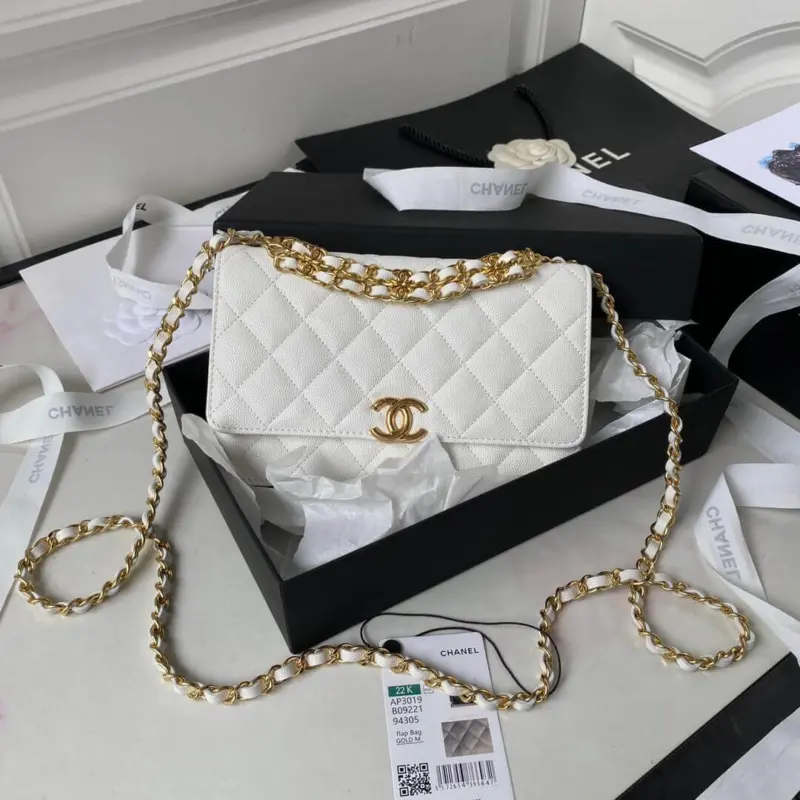 Grained-Calfskin-Quilted-Wallet-on-Chain-Crossbody-Bag-AP3019-White-Grained-Calfskin-Quilted-Wallet-on-Chain-Crossbody-Bag-AP3019-White-1.webp
