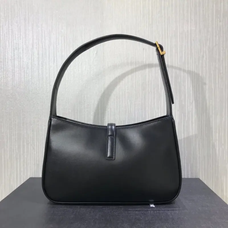 Hobo-Style-Shoulder-Bag-in-Smooth-Leather-657228-Black-Hobo-Style-Shoulder-Bag-in-Smooth-Leather-657228-Black-5.webp