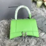 Hourglass-S-Top-Handle-Tote-Bag-in-Textured-Leather-Green-Hourglass-S-Top-Handle-Tote-Bag-in-Textured-Leather-Green-1.webp