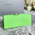 Hourglass-S-Top-Handle-Tote-Bag-in-Textured-Leather-Green-Hourglass-S-Top-Handle-Tote-Bag-in-Textured-Leather-Green-3.webp