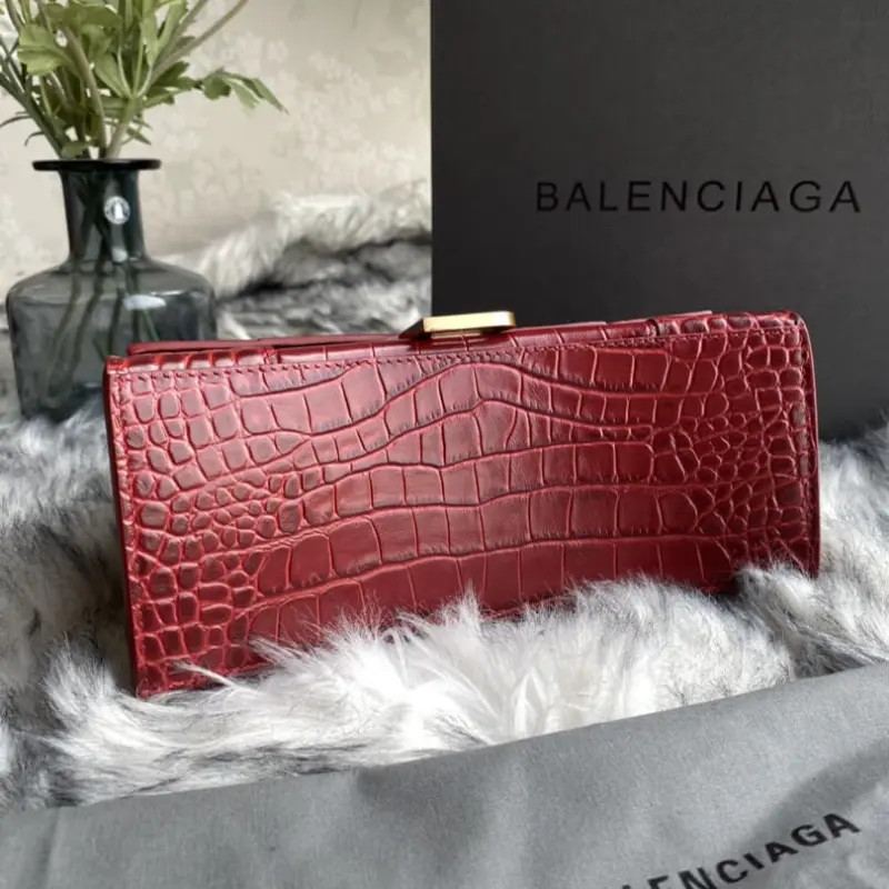 Hourglass-S-Top-Handle-Tote-in-Croc-Effect-Leather-Burgundy-Hourglass-S-Top-Handle-Tote-in-Croc-Effect-Leather-Burgundy-3.webp