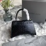 Hourglass-S-Top-Handle-Tote-in-Croc-Effect-Leather-Nior-Hourglass-S-Top-Handle-Tote-in-Croc-Effect-Leather-Nior-2.webp
