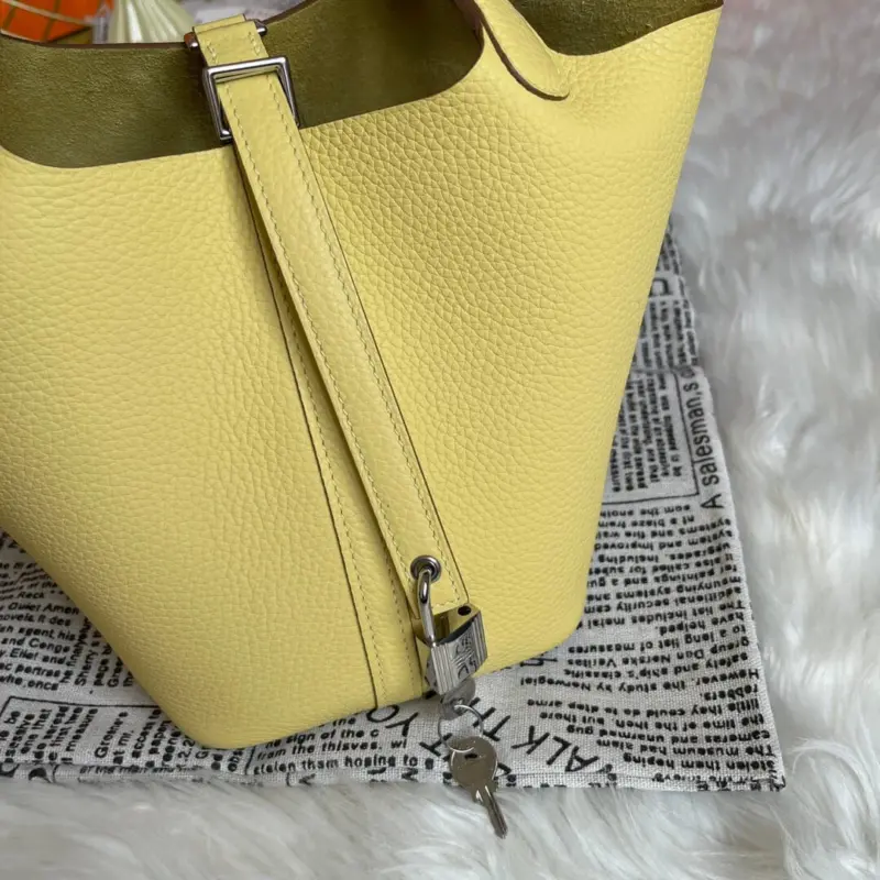 Limoncello-Yellow-Lock-Bucket-Bag-in-Clemence-Leather-18-Limoncello-Yellow-Lock-Bucket-Bag-in-Clemence-Leather-18-3.webp