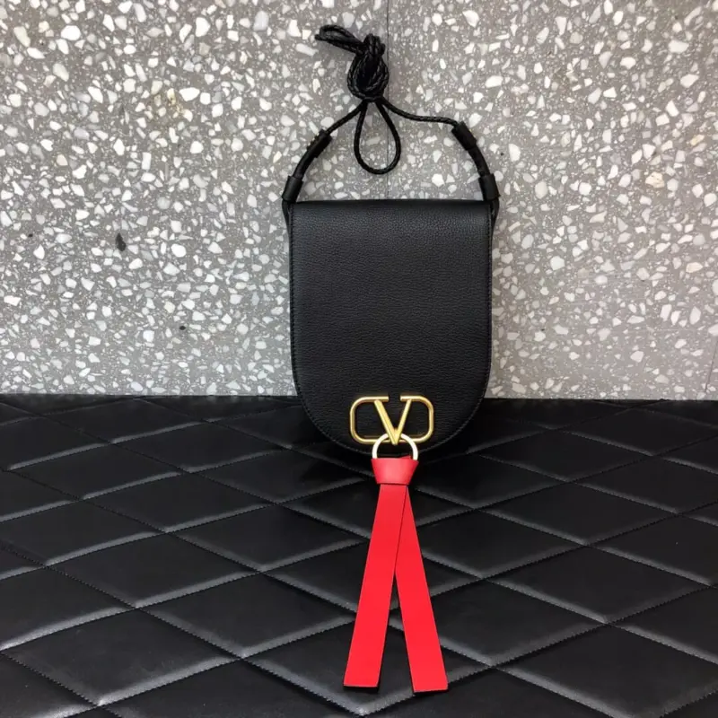 Luxury-Vring-Medium-Leather-Crossbody-Shoulder-Bag-0510-Black-Luxury-Vring-Medium-Leather-Crossbody-Shoulder-Bag-0510-Black-1.webp