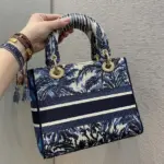 Medium-Lady-D-Lite-Bag-with-Blue-Palms-Embroidery-M0565-7.webp