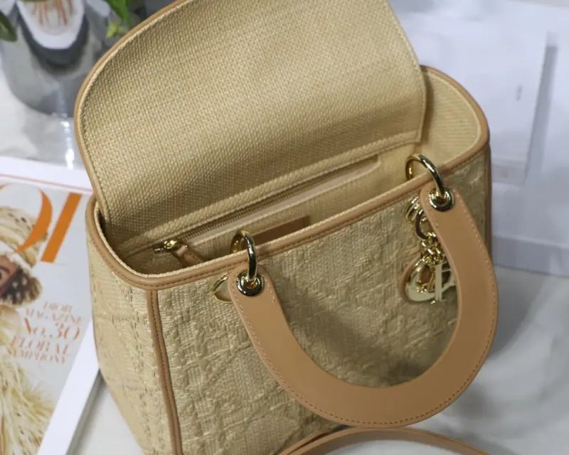 Medium-Structured-Top-Handle-Bag-in-Natural-Cannage-Raffia-M0565-12.webp