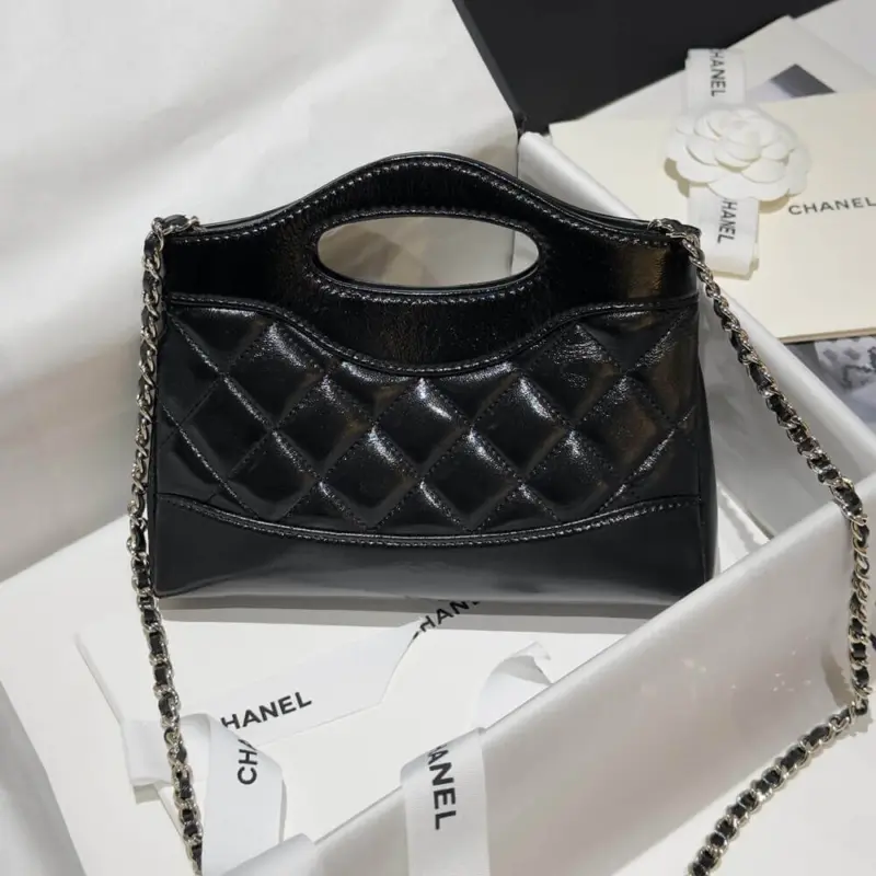 Mini-31-Shopping-Bag-Chain-Clutch-in-Shiny-Lambskin-AS3656-Black-Mini-31-Shopping-Bag-Chain-Clutch-in-Shiny-Lambskin-AS3656-Black-7.webp