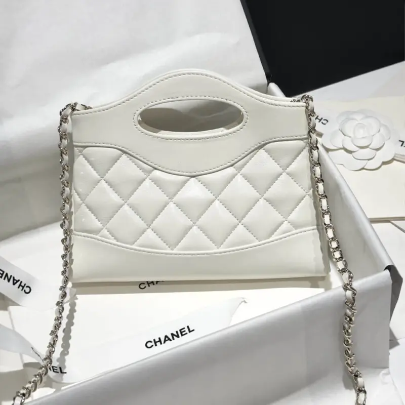 Mini-31-Shopping-Bag-Chain-Clutch-in-Shiny-Lambskin-AS3656-White-Mini-31-Shopping-Bag-Chain-Clutch-in-Shiny-Lambskin-AS3656-White-5.webp
