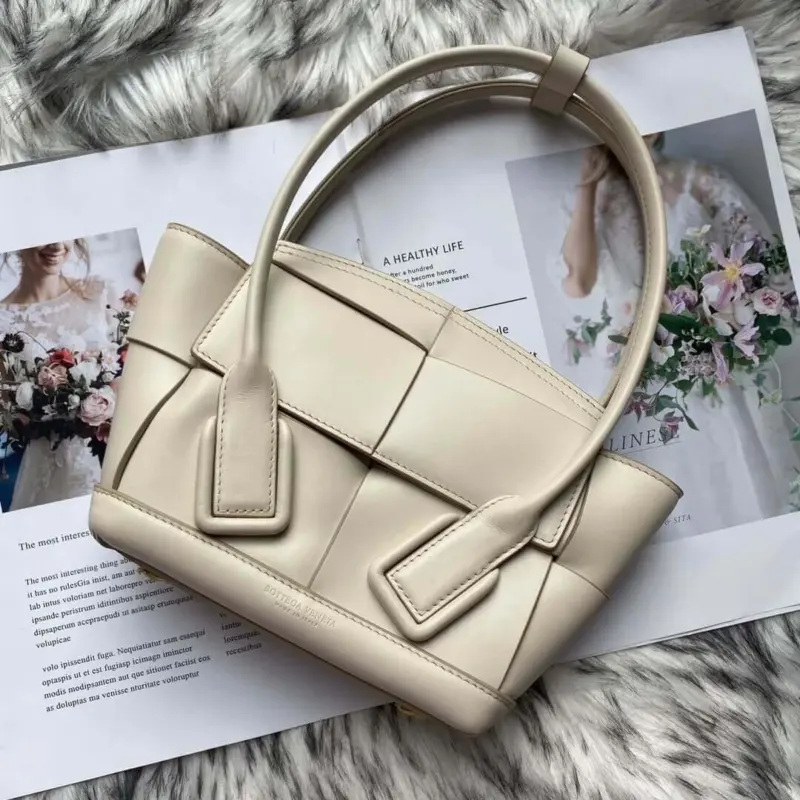 Mini-Arco-Top-Handle-Tote-in-Smooth-Calfskin-Leather-600606-White-Mini-Arco-Top-Handle-Tote-in-Smooth-Calfskin-Leather-600606-White-2.webp