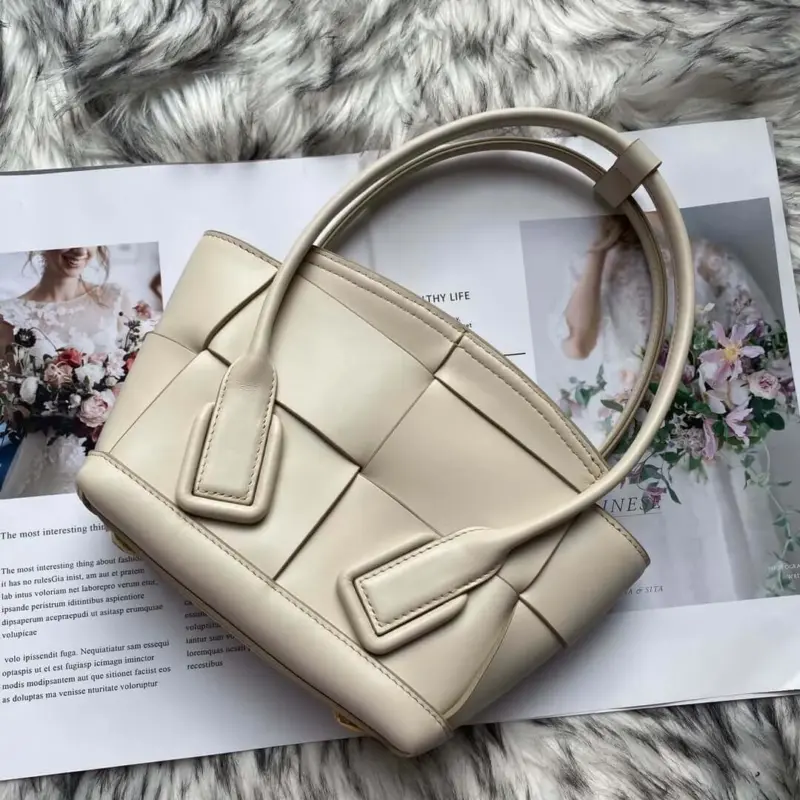 Mini-Arco-Top-Handle-Tote-in-Smooth-Calfskin-Leather-600606-White-Mini-Arco-Top-Handle-Tote-in-Smooth-Calfskin-Leather-600606-White-3.webp