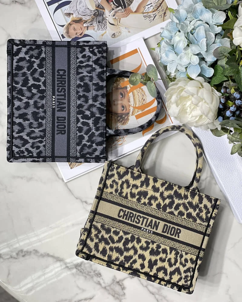 Multicolor-Leopard-Mizza-Embroidery-Book-Tote-Bag-26cm-Beige-Multicolor-Leopard-Mizza-Embroidery-Book-Tote-Bag-26cm-Beige-1.webp