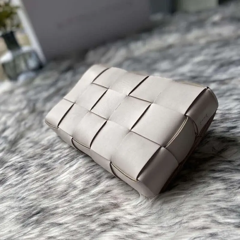 Padded-Maxi-Woven-Cassette-Crossbody-Shoulder-Bag-578004-White-Padded-Maxi-Woven-Cassette-Crossbody-Shoulder-Bag-578004-White-3.webp