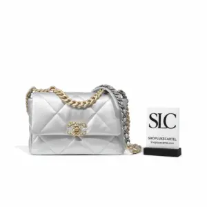 Quilted 19 Flap Shoulder Bag with Chain in Silver AS1160