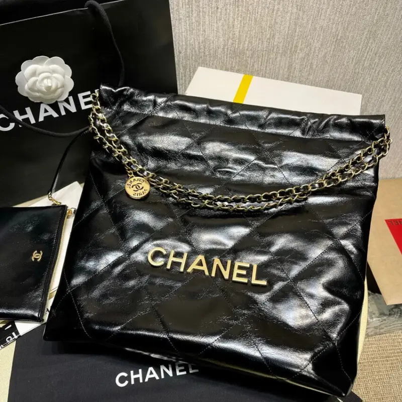 Quilted-22-Large-Hobo-Handbag-in-Shiny-Calfskin-AS3261-Black-Quilted-22-Large-Hobo-Handbag-in-Shiny-Calfskin-AS3261-Black-4.webp
