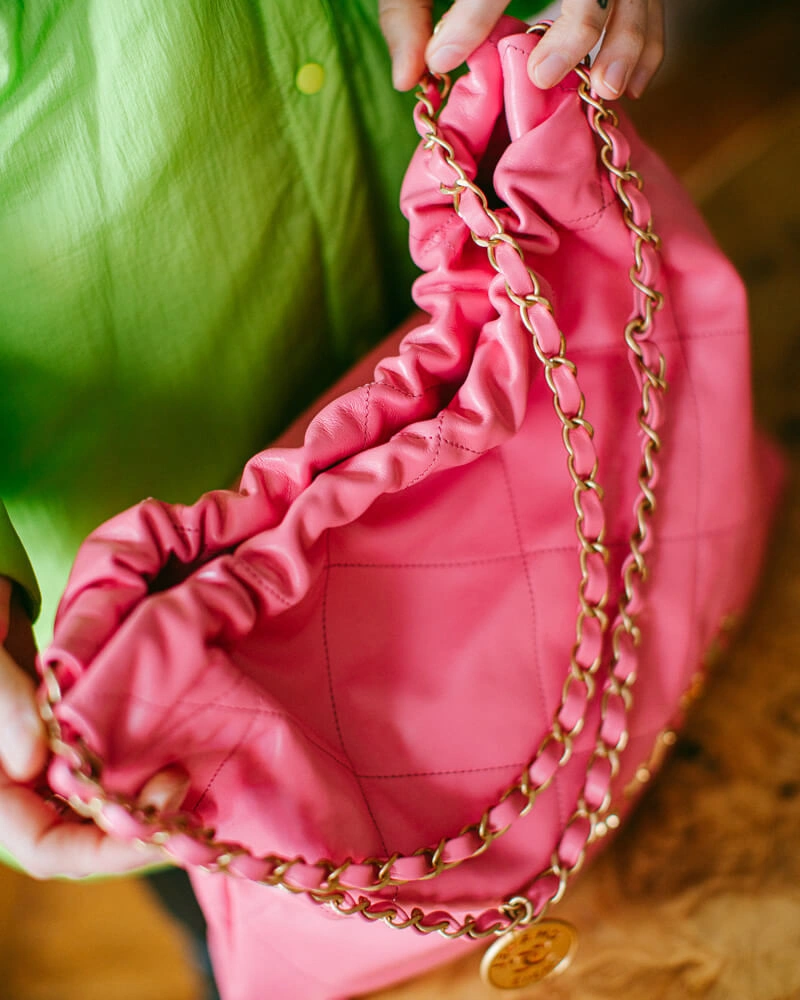 Quilted-22-Large-Hobo-Handbag-in-Shiny-Calfskin-AS3261-Rosy-Quilted-22-Large-Hobo-Handbag-in-Shiny-Calfskin-AS3261-Rosy-4.webp